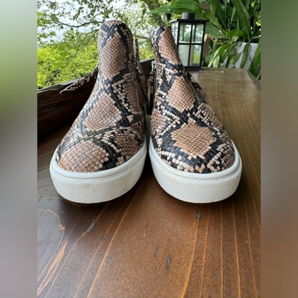 🎉 Bundle 3 for $21 🎉 Steve Madden Caliber 7.5 Wedge Snakeskin Platform Sneaker - Picture 4 of 12